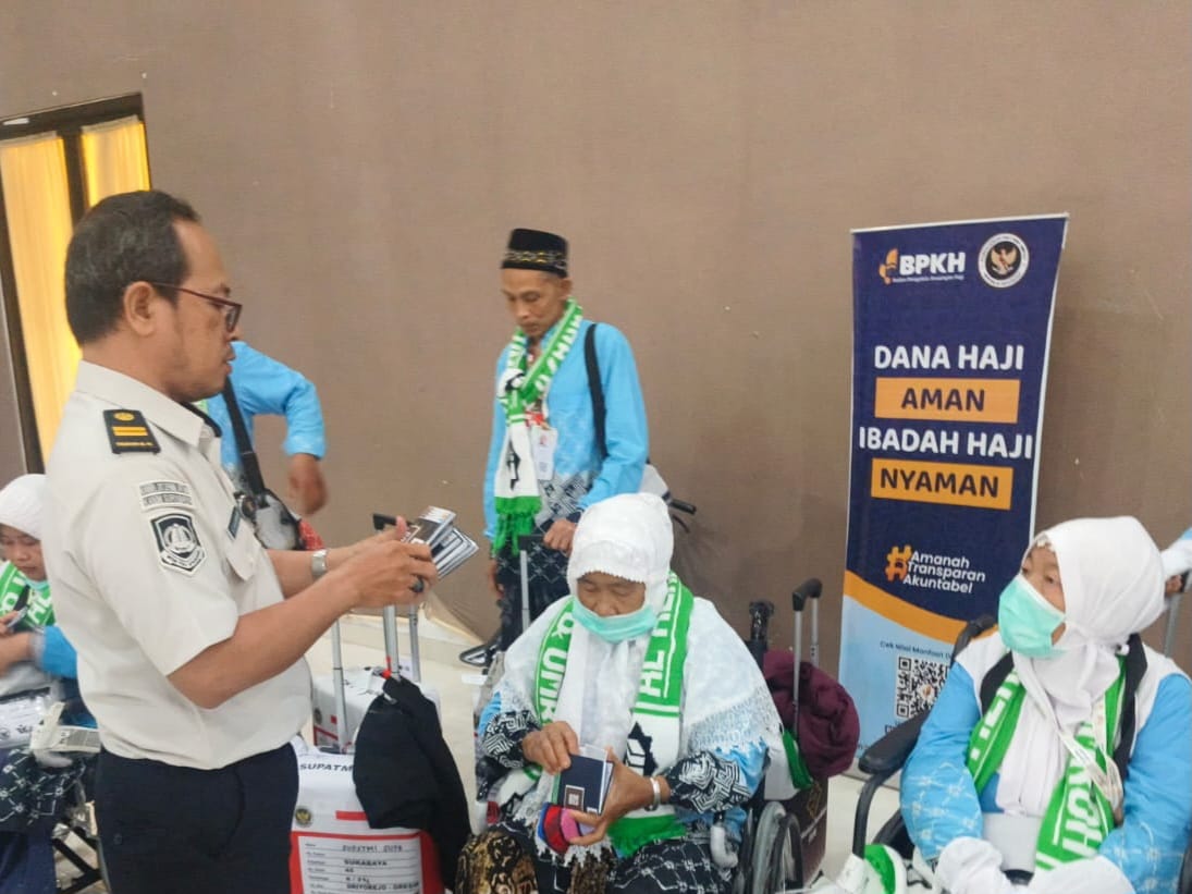 Kantor Imigrasi Kelas I Khusus TPI Surabaya terus memperkuat pelayanan keimigrasian dalam penyelenggaraan ibadah haji melalui penerapan layanan Makkah Route di Embarkasi Surabaya.